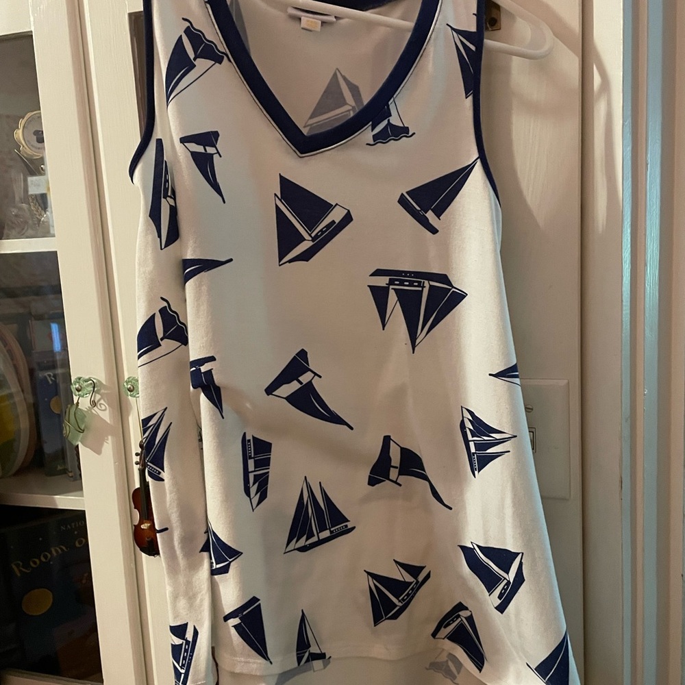 EUC Lularoe V neck Kristina tank